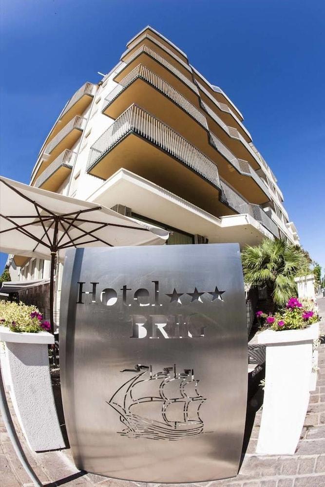 קאטוליקה Hotel Brig מראה חיצוני תמונה