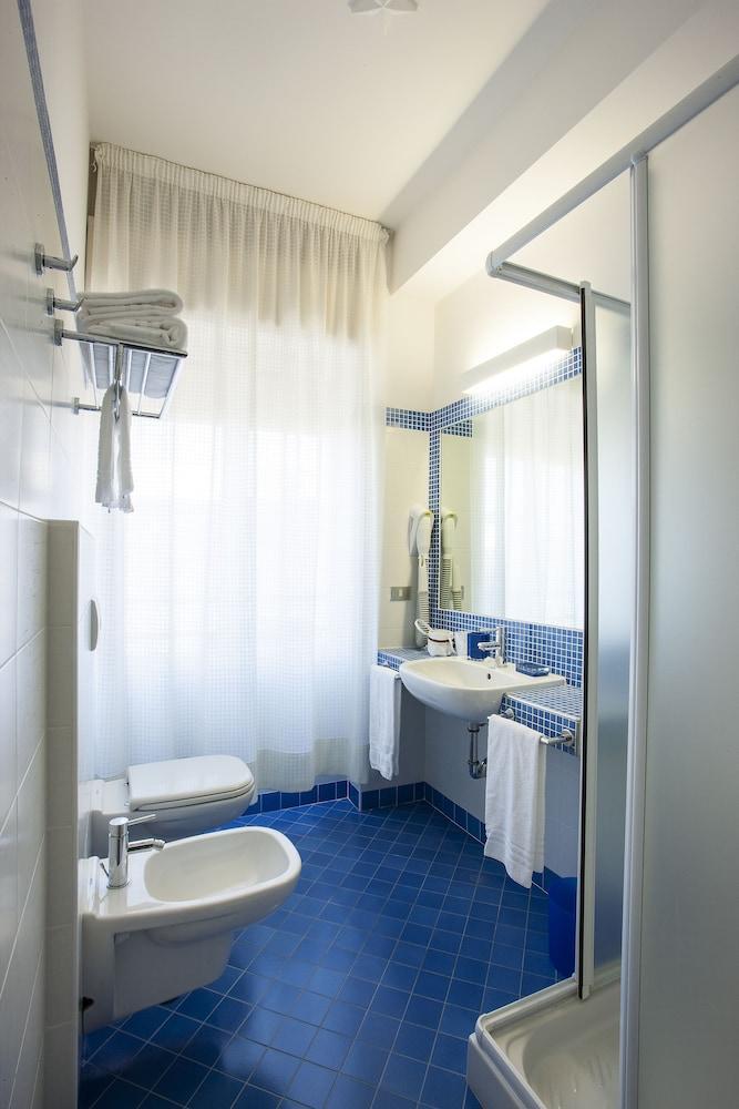 קאטוליקה Hotel Brig מראה חיצוני תמונה