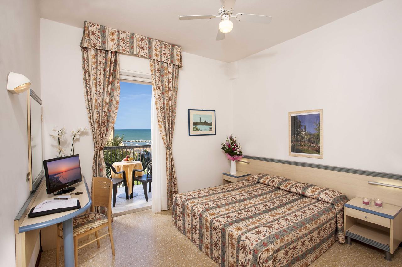 קאטוליקה Hotel Brig מראה חיצוני תמונה